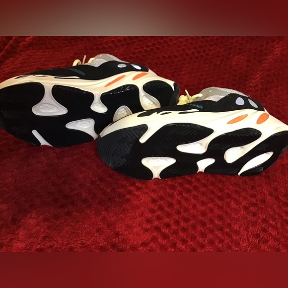 Adidas Yeezy boost 700 wave runners - Picture 2 of 5